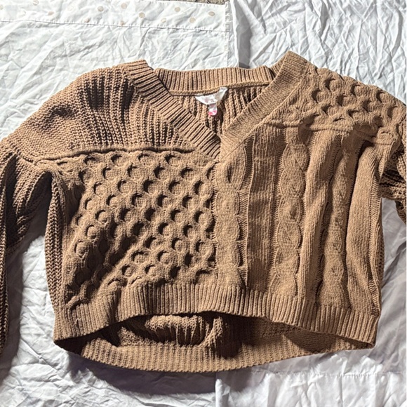 No Boundaries Sweaters - No Boundaries V-Neck Cable Knit Sweater - Tan